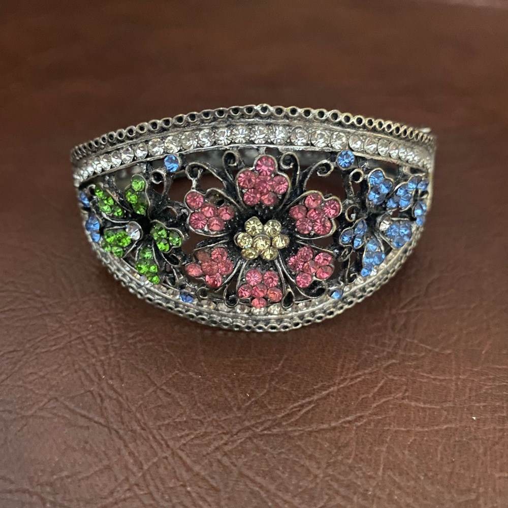 Floral Patterned Rhinestone Bracelet